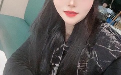 跪在校花脚下叼着女主人的鞋